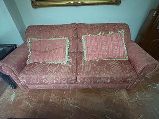Sofá rosa de tela