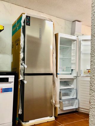 Frigorífico HISENSE combi 185x60cm