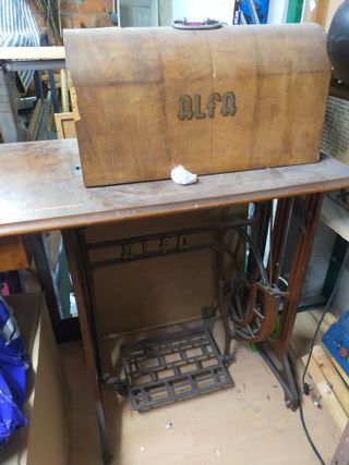 Maquina de coser antigua alfa