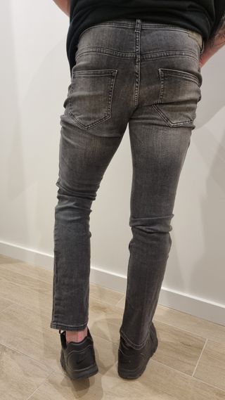 Vaquero gris hombre ajustado. Talla 40 W30 L30