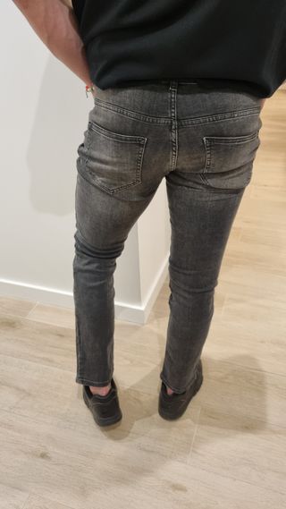Vaquero gris hombre ajustado. Talla 40 W30 L30