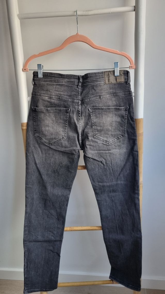 Vaquero ajustado gris hombre. Talla 40 W30 L30