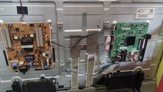 TV LG WebOS 43" - Pantalla rota