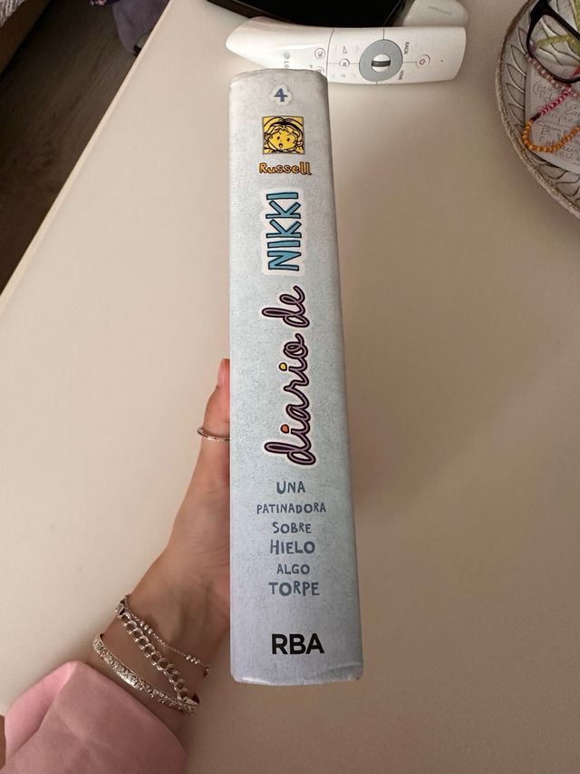 Diario de Nikki 4 - Una patinadora sobre hielo ...