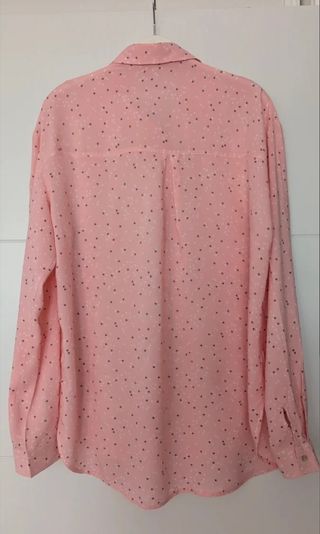 Camisa azul Sense oBlusa Stradivarius rosa estampa