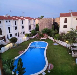 Alquiler vacacional casa con piscina.