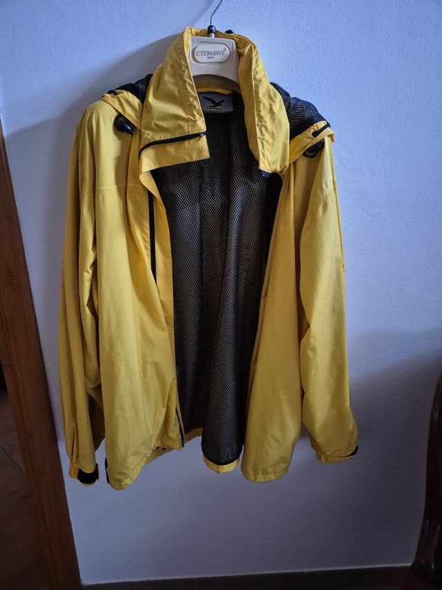 Giacca Salewa gialla antivento