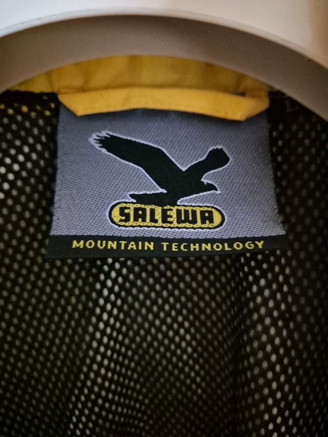 Giacca Salewa gialla antivento