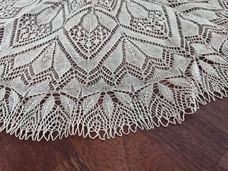 Centrotavola all'uncinetto beige