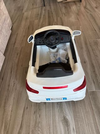Coche eléctrico infantil