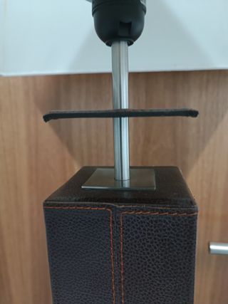 Lámpara  moderna Pie metálico  Soporte de piel