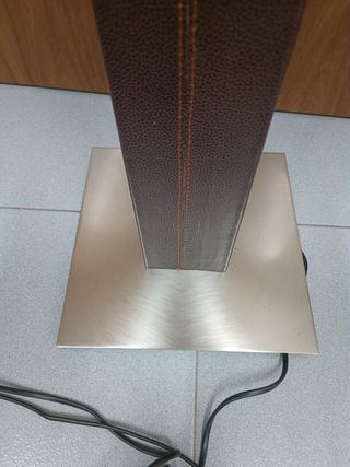Lámpara  moderna Pie metálico  Soporte de piel