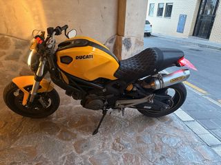 Ducati Monster 696 - 2011