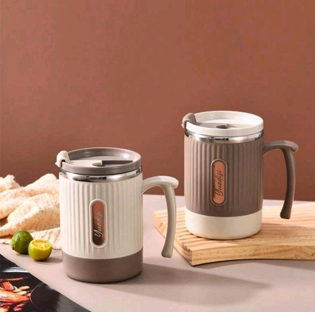 Tazza termica multifunzionale con cucchiaio e coperchio