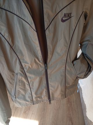 Chaqueta chubasquero Nike vintage talla S
