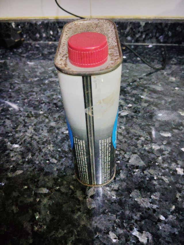 Original lata de liquido de frenos.