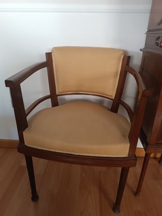 Sillón madera estilo antiguo