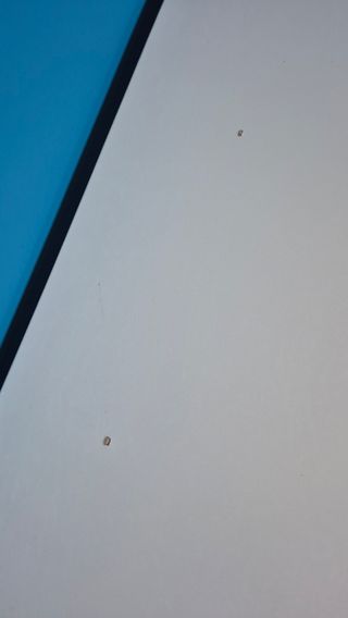 Mesita blanca auxiliar con ruedas