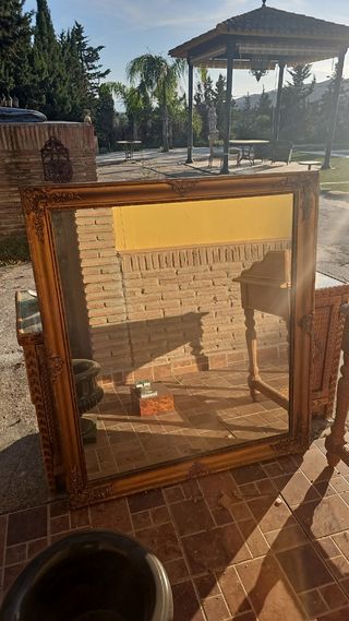 Espejo dorado antiguo