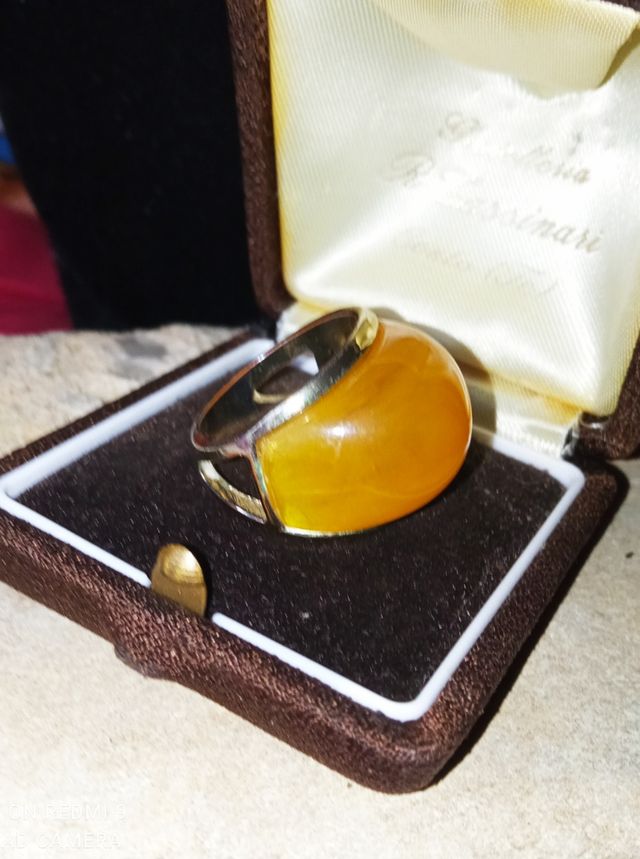 Anello antico Bachelite tinta Ambra baltica