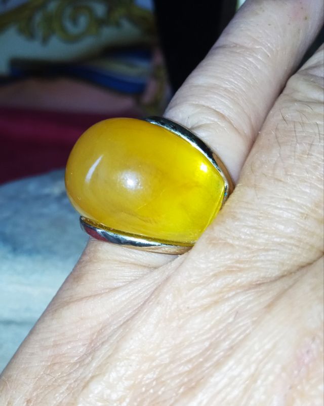 Anello antico Bachelite tinta Ambra baltica