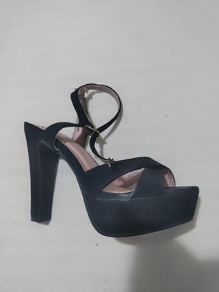 Tacón negro elegante