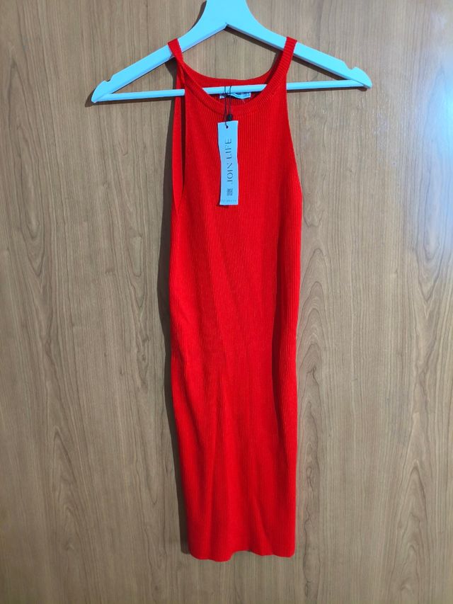 Vestido rojo Stradivarius canalé