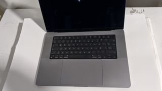 Apple Macbook M1 PRO - SEMINUEVO N4