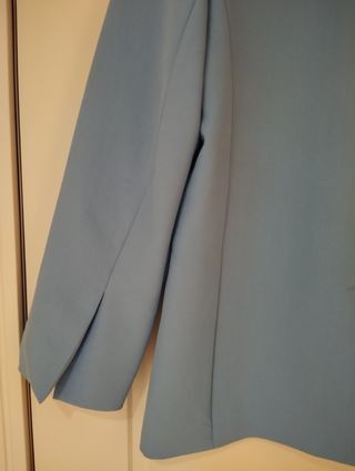 Blazer Zara azul celeste talla M