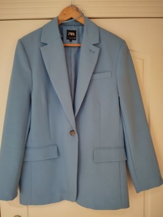 Blazer Zara azul celeste talla M