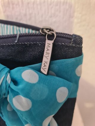 Estuche maquillaje azul y blanco