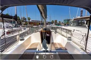 Barco velero en buen estado.