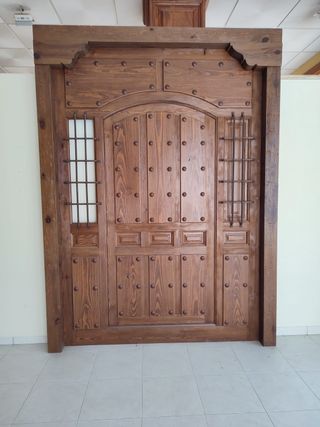 Portón castellano madera maciza