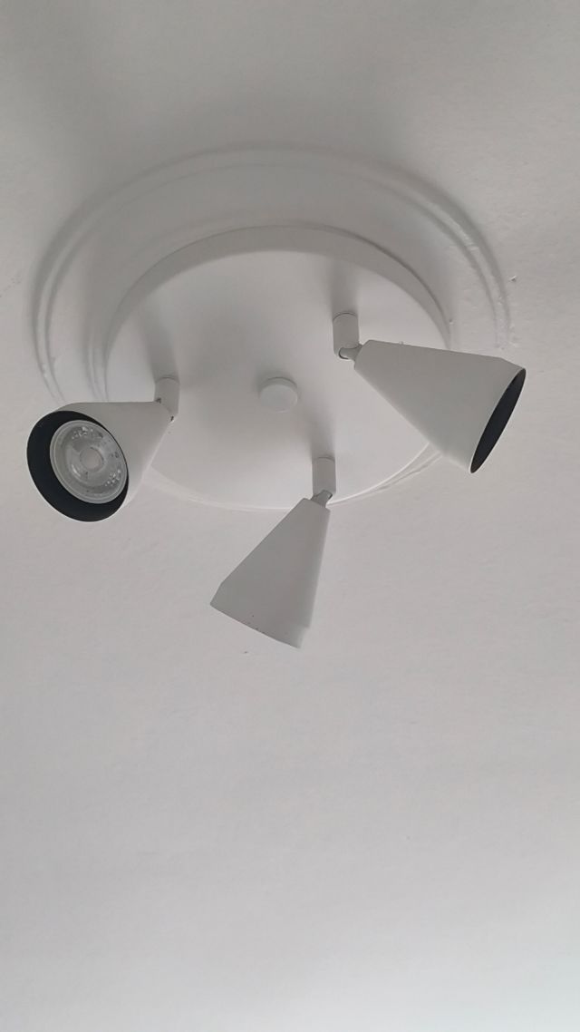 3 focos IKEA NÄVLINGE blancos