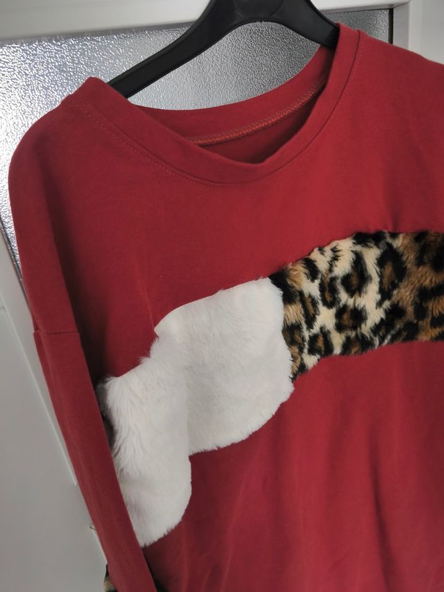 Sudadera color caldera,con estampado animal print