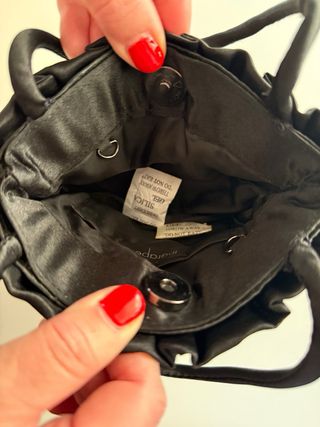 Bolso de mano negro satinado