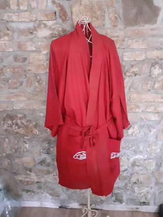 Kimono rosso ricamato