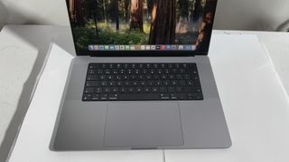 Apple Macbook M1 PRO - SEMINUEVO No6
