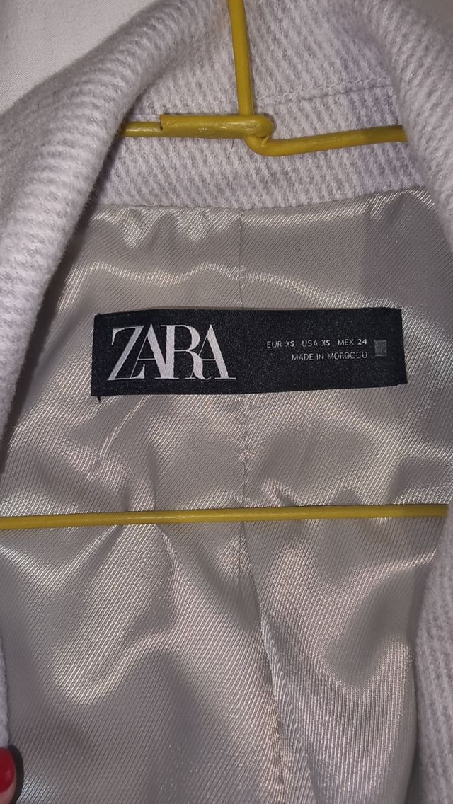 Abrigo Zara gris claro mujer.