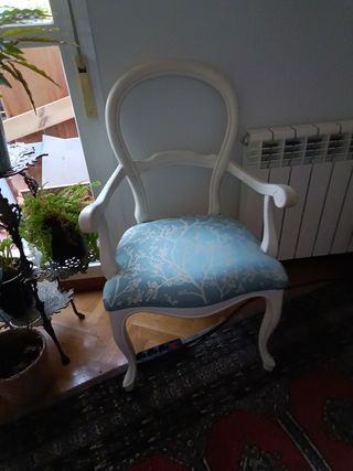Silla isabelina blanca y azul