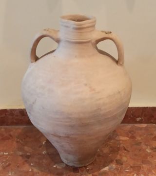 Cántaro barro rústico antiguo