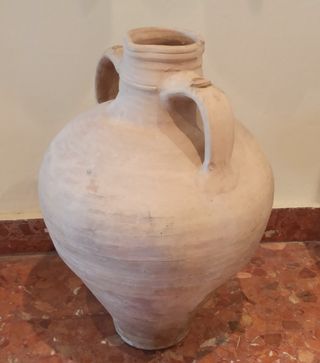 Cántaro barro rústico antiguo