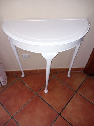 Mesita auxiliar blanca con espejo - Estilo clásico