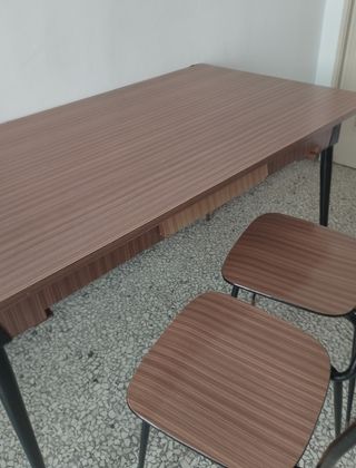 Tavolo vintage con 2 sedie