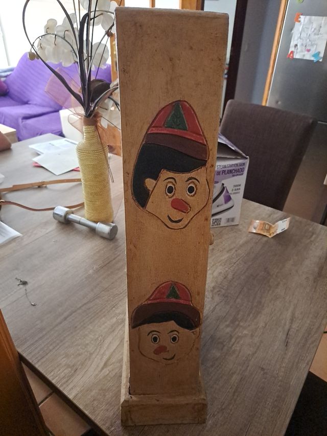 Mueble madera infantil vintage tallado a mano