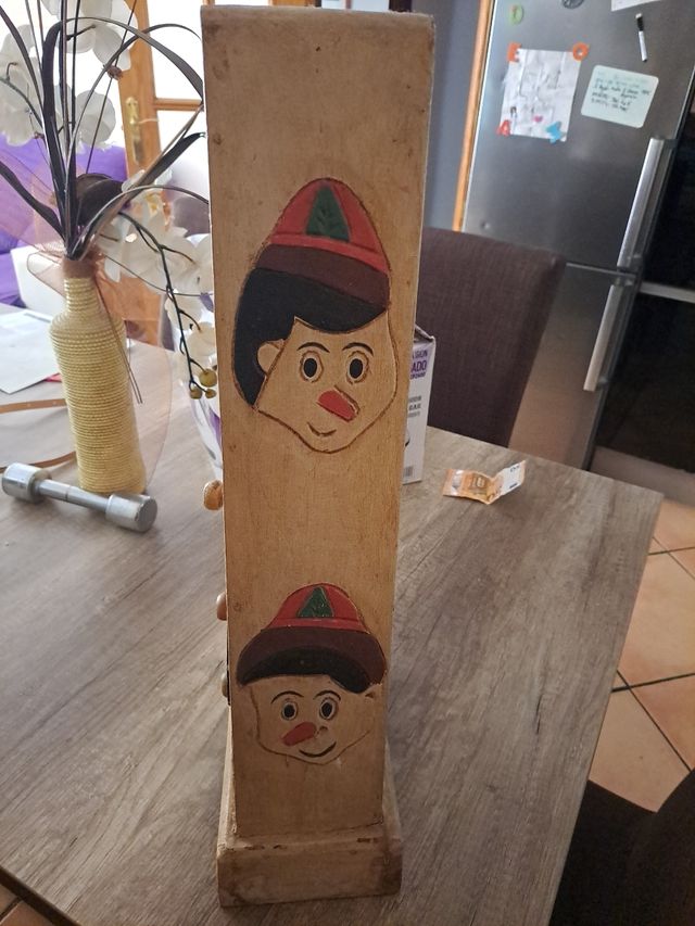 Mueble madera infantil vintage tallado a mano