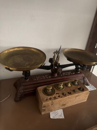 Balanza antigua de latón