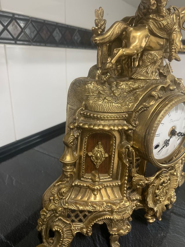 Reloj bronce dorado estilo antiguo