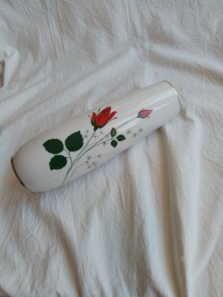 Jarrón vintage porcelana flores rojas, de Bavaria
