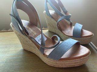 Oportunidad!!Sandalias cuña Formula azul claro